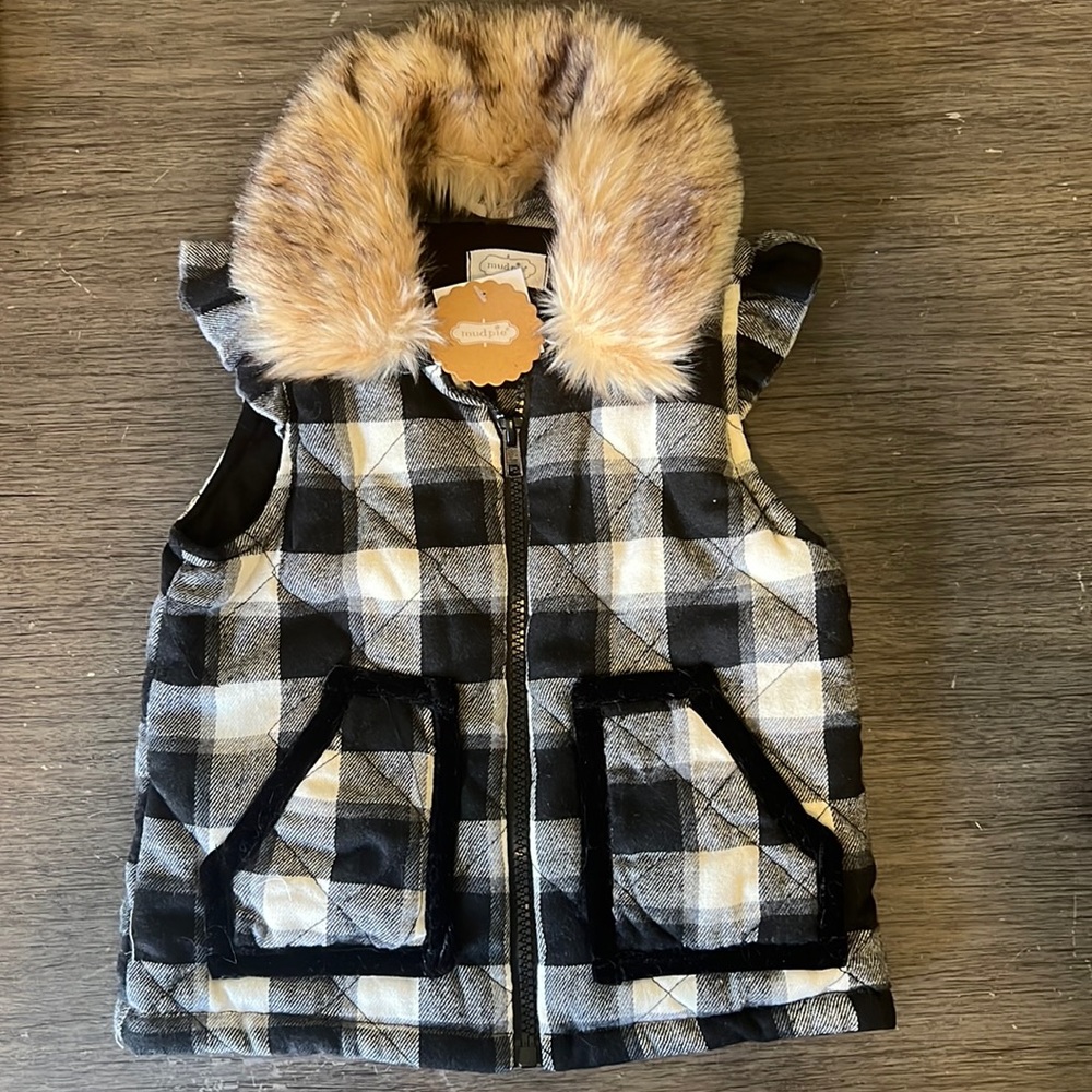 Mud Pie Black Check Quilted Vest. Medium Size 2T-3T- removable fur lining